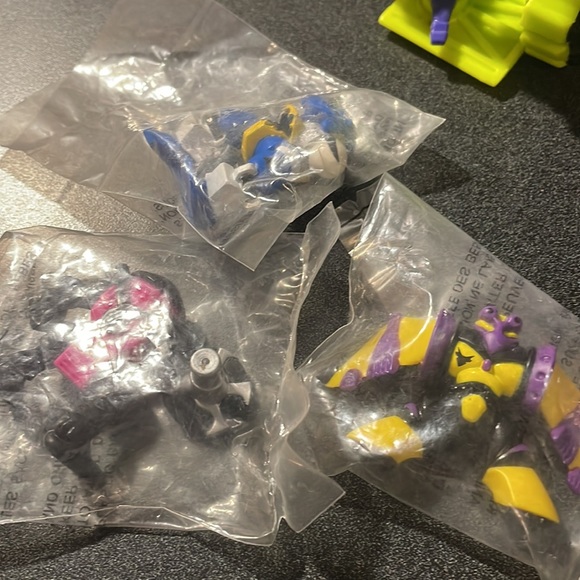 1994 Micro Machines Zbots : Mini Z’s Spy Base + 5 new Zbots - Picture 7 of 9